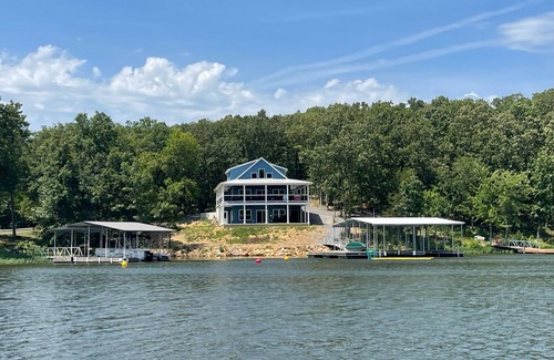 Perks House | Lake Egypt, Lake Front Home Steps Away From the Water