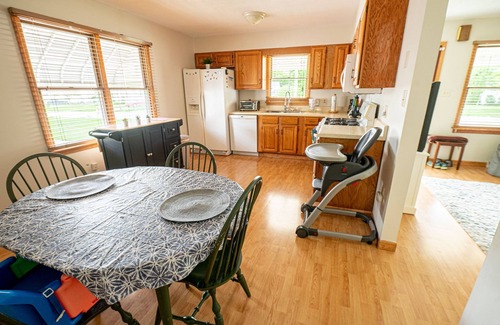 Erie House | Lake Erie Area 3 BR Home