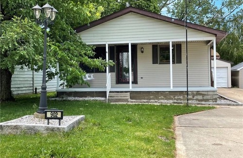 Erie House | Lake Erie Area 3 BR Home
