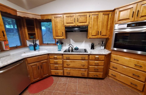 Lost Bridge Village House | Lake Escape-Lakefront-Marina Nearby & Big TV's-Pool Table