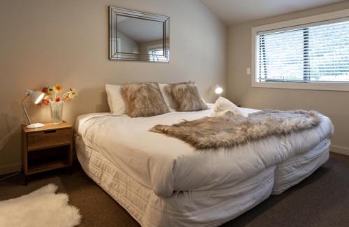 Sunshine Bay House | Lake Escape