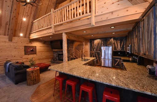 Island Park Cabin | Lake Escape | On Henrys Lake Outlet | Private Boat Dock | Hot Tub
