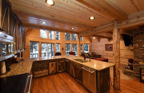 Island Park Cabin | Lake Escape | On Henrys Lake Outlet | Private Boat Dock | Hot Tub