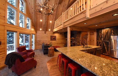 Island Park Cabin | Lake Escape | On Henrys Lake Outlet | Private Boat Dock | Hot Tub