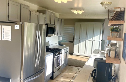 Helena House | LAKE ESCAPE - Waterfront Property