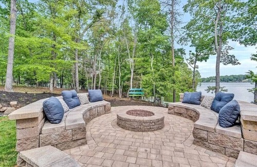 Westlake Corner House | Lake Estate!