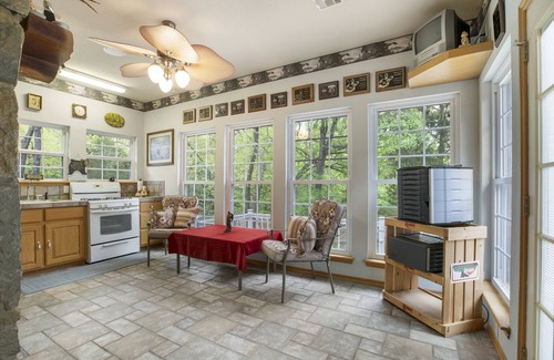 Longtown House | Lake Eufaula Lake Front with boat dock & boat ramp 300 yards away!