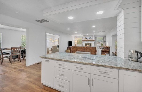 Hoyt House | Lake Eufaula, OK Lakefront house on the beach.nSleeps 8, 3 bedroom, 2 bath