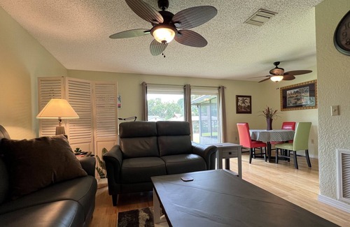 Haines Creek House | Lake Eustis Getaway with Boat Dock! 3/2 home with huge family friendly yard.