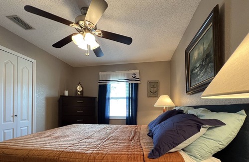 Haines Creek House | Lake Eustis Getaway with Boat Dock! 3/2 home with huge family friendly yard.