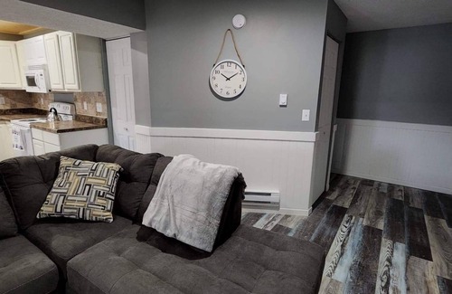 Marion Apartment | Lake Front 2-bedroom,1 bath ground floor apartment! Dock and Kayaks included!