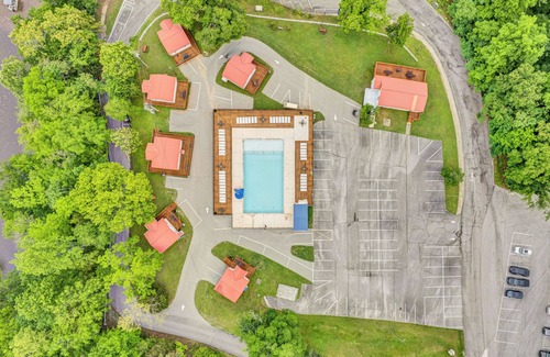 Smithville Cabin | Lake Front 2 Bedroom Cabin, 5, With a Pool and Bar & Grill