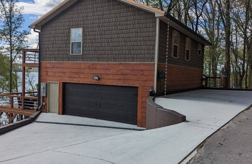 Groveoak Cabin | Lake front 2-BR cabin,Guntersville Lake in Scottsboro, AL with spectacular views