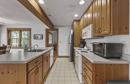 Monterey House | - Lake Front 4 Bdr w/Fast Internet! -