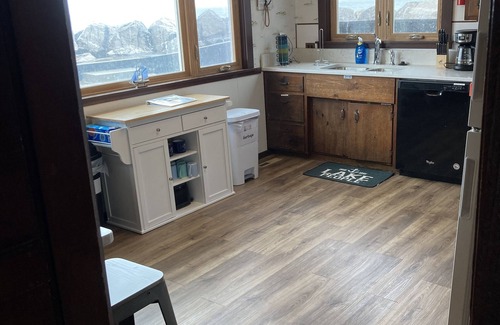 Huron House | Lake Front! Beach Access! Sunroom! Amazing Lake Views! New Listing! Cedar Point!