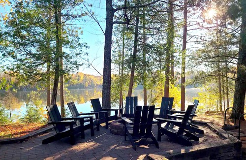Duluth House | LAKE FRONT Beautiful Secluded Log Lodge Dog-Kid Friendly Sauna Views