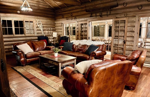 Duluth House | LAKE FRONT Beautiful Secluded Log Lodge Dog-Kid Friendly Sauna Views