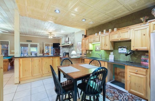 Morganton Cabin | Lake Front, Beautiful views, Gentle slope to Lake, Hot tub, Close to Downtown.