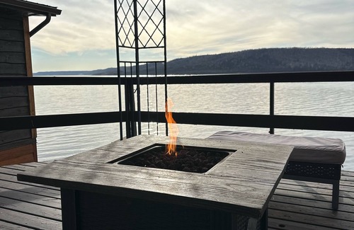 Melville Beach Cabin | Lake front cabin on the water