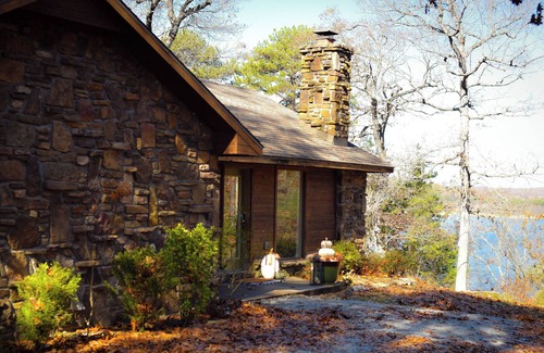 Lowell Cabin | Lake front cabin - fantastic view -Faye Jones designed cabin