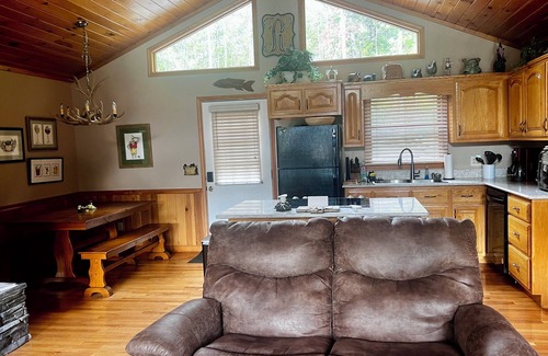 Blairsville House | Lake Front Cabin for the PERFECT Holiday Getaway ! Pet Friendly!