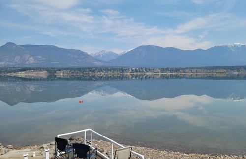 East Kootenay House | Lake Front Cabin-Invermere-4 Bedroom, Ice Fishing Shack, Hot Tub, Private