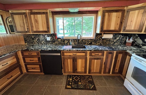 Eagle River Cabin | Lake front cabin on the Eagle River chain. Pet friendly. Pontoon for rent.