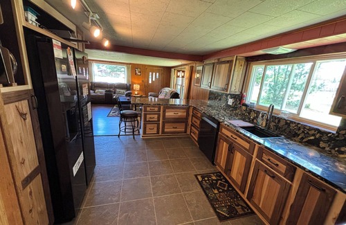 Eagle River Cabin | Lake front cabin on the Eagle River chain. Pet friendly. Pontoon for rent.