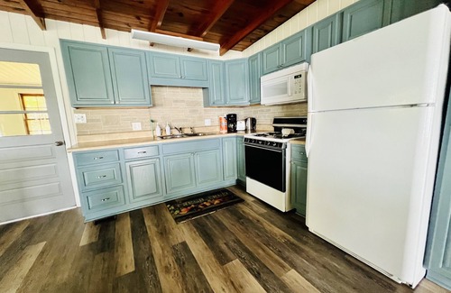 Dadeville Cabin | Lake Front Cabin W/Screened-in Porch and personal dock - Close for Auburn games