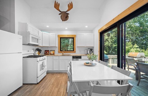 New Durham House | Lake Front Cabin with Private Dock & Amazing Views