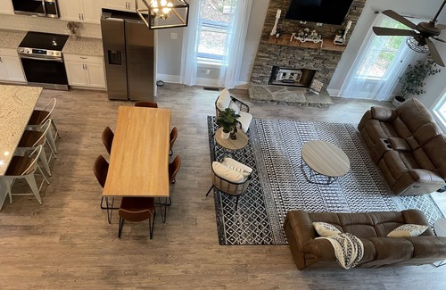 Reed Creek House | Lake Front Cottage with New Dock & Kid’s Kayaks