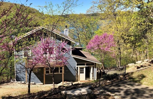 Sylvan Shores House | Lake Front + Firepit + Kayaks + Memories