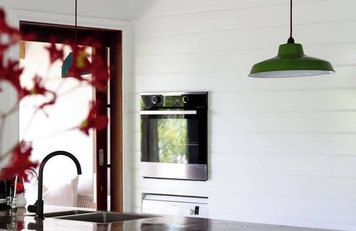Wooloweyah House | Lake front home bordering Yuraygir Coastal Walk and Angourie Surfing Reserve