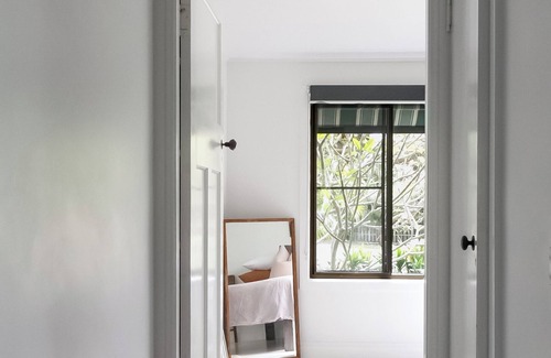 Wooloweyah House | Lake front home bordering Yuraygir Coastal Walk and Angourie Surfing Reserve