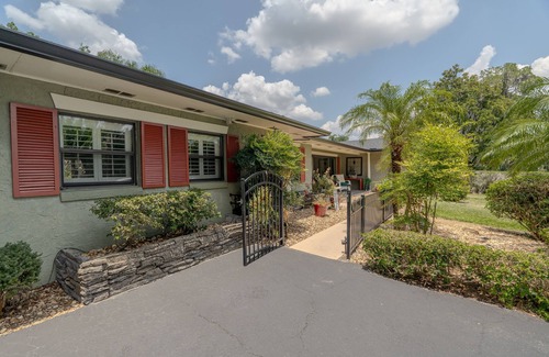 Mount Dora House | Lake front home directly on Lake Dora. Enjoy the sunrise/sunsets from the dock