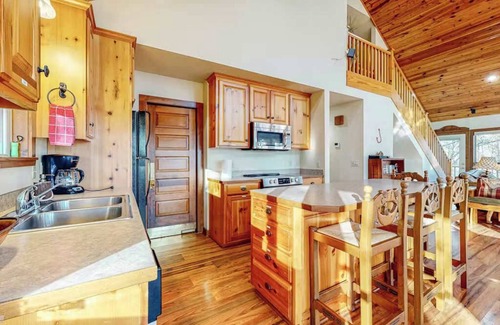 Rogers House | Lake Front Home + Fire Pit + 50 Acres