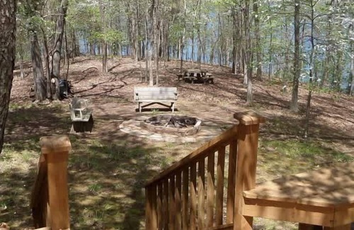 Rogers House | Lake Front Home + Fire Pit + 50 Acres