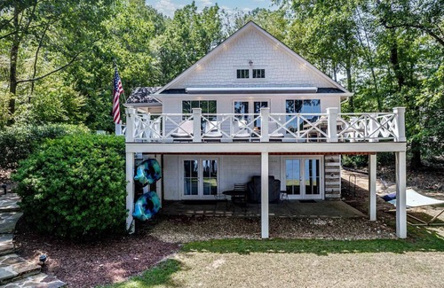 Buckhead House | Lake front home on Lake Oconee with private dock, hot tub and firepit