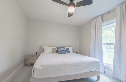 Lowell House | Lake Front Home with open floor plan and amazing back yard accommodates 2 night+
