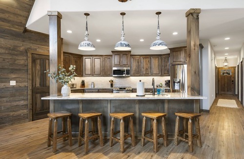 Indian Point House | Lake Front, Hot Tub, Boat Slip & Close to SDC!