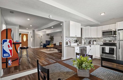 Portage Lakes Apartment | Lake Front|Hot Tub|Kayaks|Fire Pit|Sleeps 10