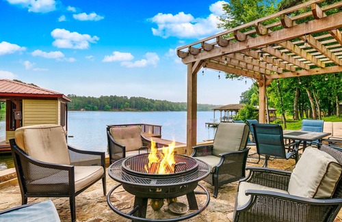 Holly Lake Ranch House | Lake Front - Hot Tub - Great Views - Fire Pit - Kayaks - Holly Lake Ranch