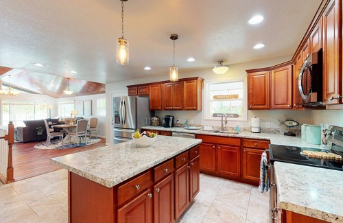 Ten Mile House | Lake Front house on Watts Bar Lake with large private dock, 2 screen porches