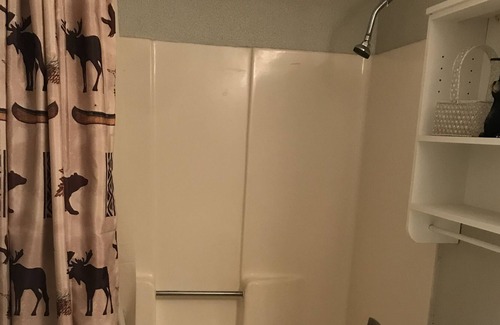 Waleska House | Lake Front in Cove.....Pet Friendly With Huge, Enclosed Water Level Deck