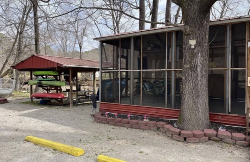 Mid America Cabin | LAKE FRONT in Hot Springs, AR