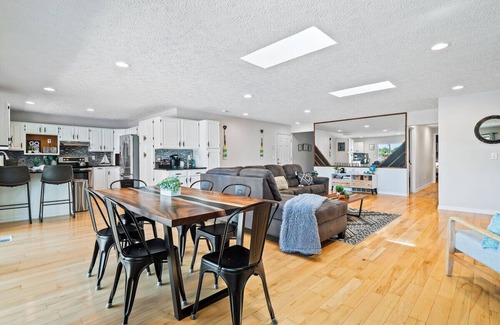 Portage Lakes House | Lake Front|Kayaks|Hot Tub|Sleeps 8