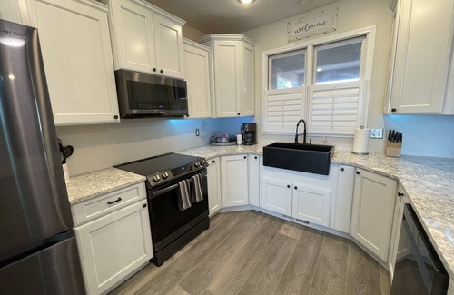 Salem Condo | Lake front Keowee Condo w/Balcony & Resort Amenities! 20 min to Clemson!
