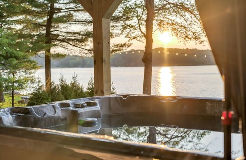 Lake Harmony House | "Lake Front Livin" Beautiful Lake Front View, Private Beach, Dock, Firepit, Game Room, Kayak/Canoe
