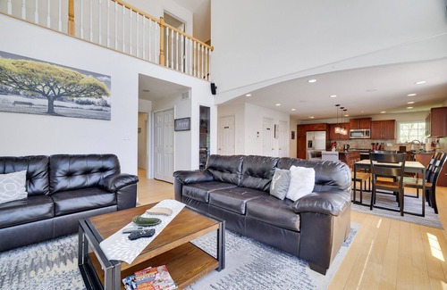 Long Pond House | Lake Front-Luxury Retreat- Hot Tub- Game Room