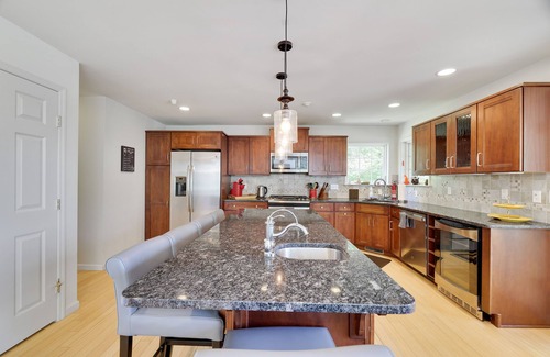 Long Pond House | Lake Front-Luxury Retreat- Hot Tub- Game Room
